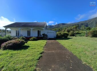 A vendre une belle villa offrant vue sur la montagne dans le secteur paisible de Bras des Calumets à Plaines des Palmistes