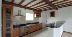 A vendre une belle villa offrant vue sur la montagne dans le secteur paisible de Bras des Calumets à Plaines des Palmistes