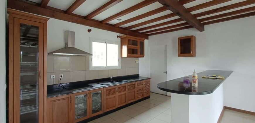 A vendre une belle villa offrant vue sur la montagne dans le secteur paisible de Bras des Calumets à Plaines des Palmistes