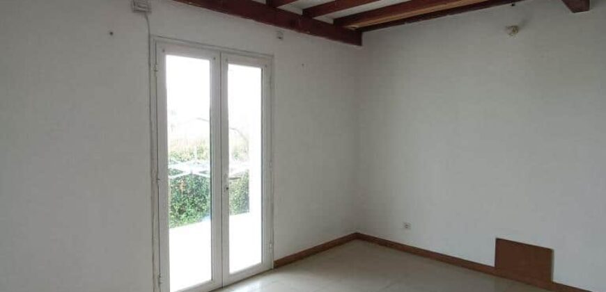 A vendre une belle villa offrant vue sur la montagne dans le secteur paisible de Bras des Calumets à Plaines des Palmistes