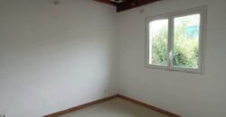 A vendre une belle villa offrant vue sur la montagne dans le secteur paisible de Bras des Calumets à Plaines des Palmistes