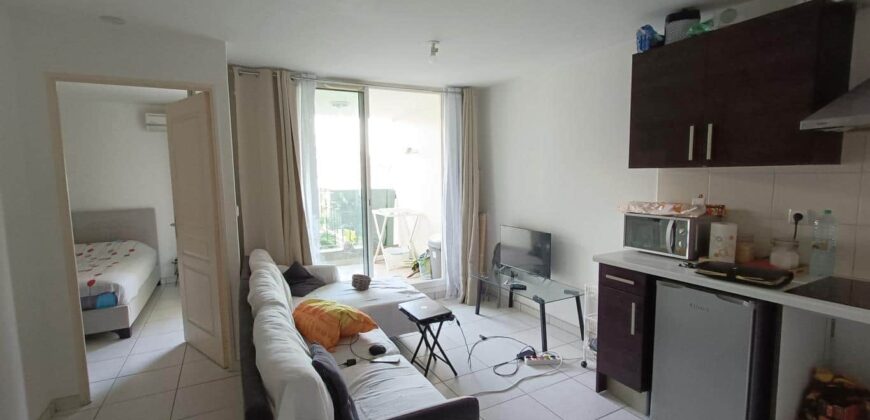 Vente d’un appartement T2 avec varangue et parking à Saint André