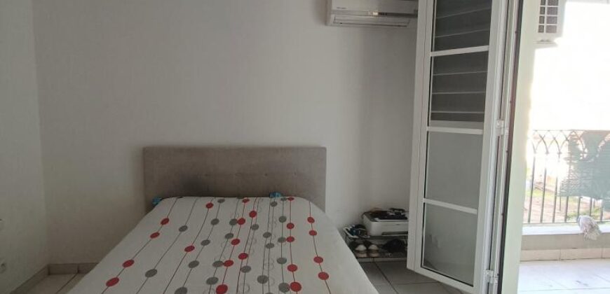 Vente d’un appartement T2 avec varangue et parking à Saint André