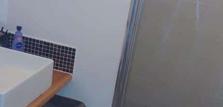A louer un appartement T2 meublé en rez de jardin face au lagon de Saint Leu