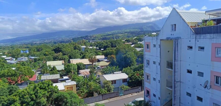 A vendre appartement de 63 m² situé au cœur du centre-ville de la Ravine des Cabris