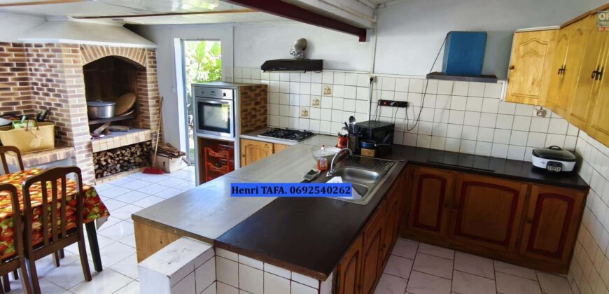 Vente d’une belle villa F6 de 150m2 sur un vaste terrain de 524 m2 dans le cadre paisible de Saint Philippe