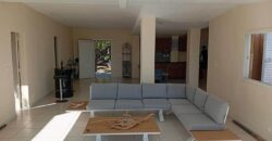 En vente une maison F4 de plain pied de 114m2 sur une parcelle de 694m2 pied dans l’eau à Saint Paul