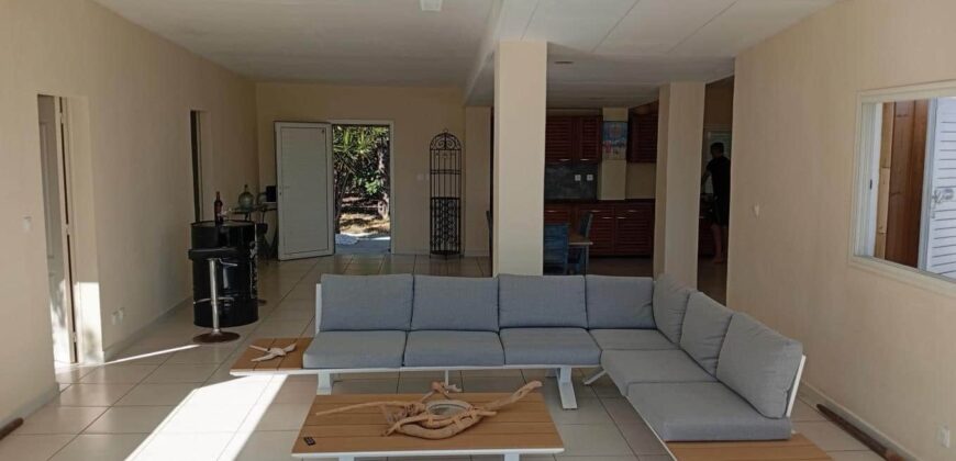En vente une maison F4 de plain pied de 114m2 sur une parcelle de 694m2 pied dans l’eau à Saint Paul