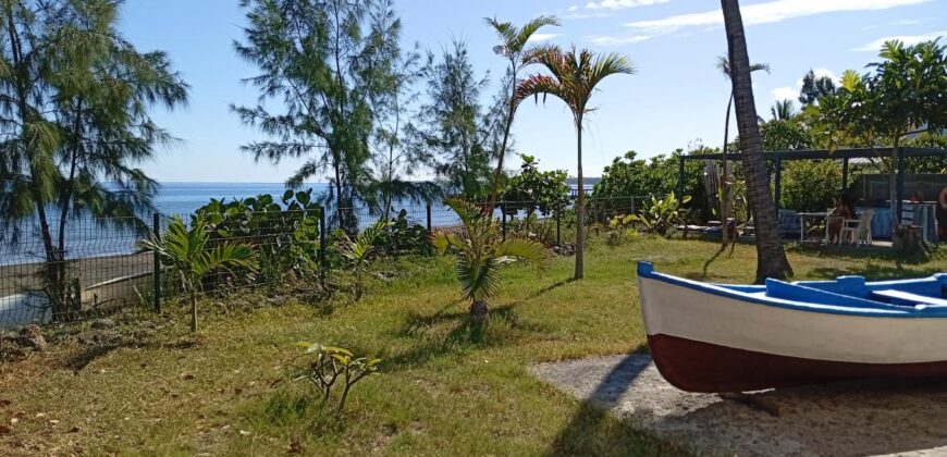 En vente une maison F4 de plain pied de 114m2 sur une parcelle de 694m2 pied dans l’eau à Saint Paul
