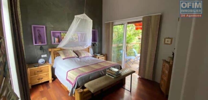 A vendre une villa d’architecte + studio indépendant avec piscine et jardin à La Montagne