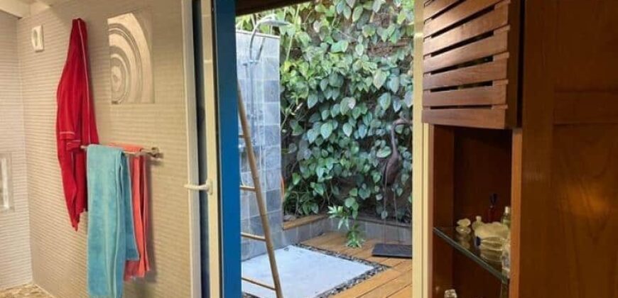 A vendre une villa d’architecte + studio indépendant avec piscine et jardin à La Montagne