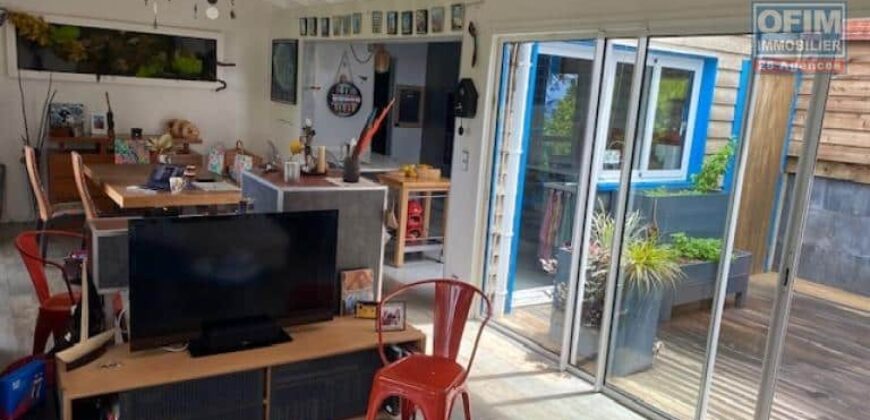 A vendre une villa d’architecte + studio indépendant avec piscine et jardin à La Montagne