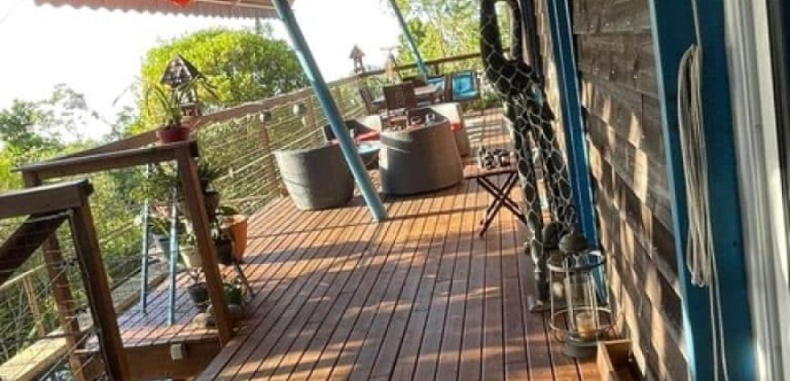 A vendre une villa d’architecte + studio indépendant avec piscine et jardin à La Montagne