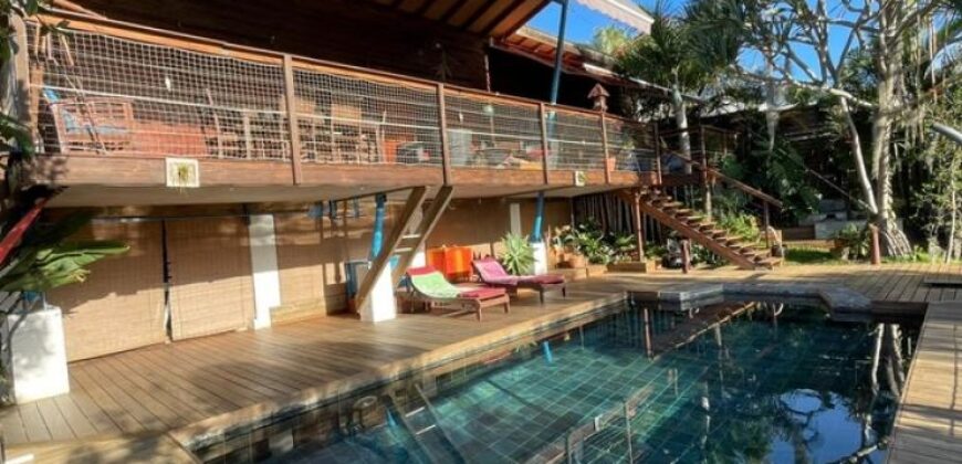 A vendre une villa d’architecte + studio indépendant avec piscine et jardin à La Montagne