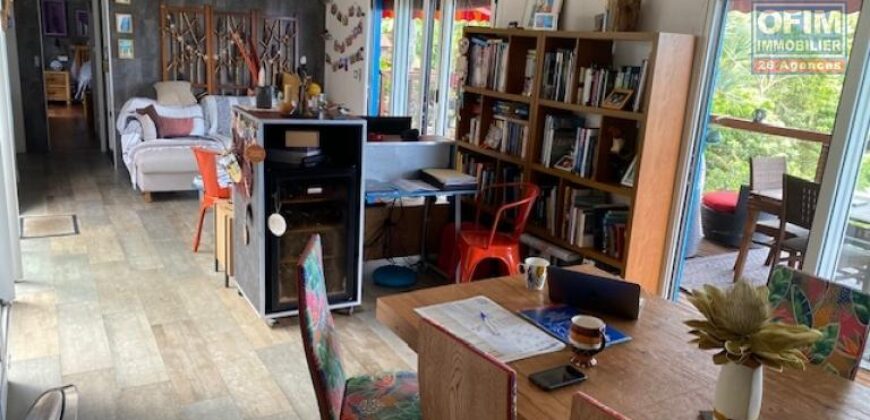 A vendre une villa d’architecte + studio indépendant avec piscine et jardin à La Montagne