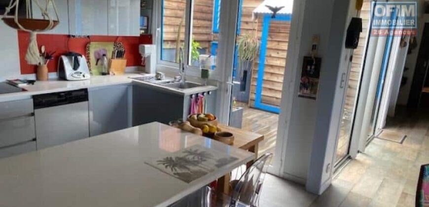 A vendre une villa d’architecte + studio indépendant avec piscine et jardin à La Montagne