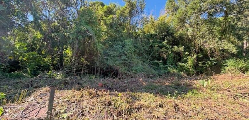 A vendre un vaste terrain de 737m2 proche des commerces à La Montagne