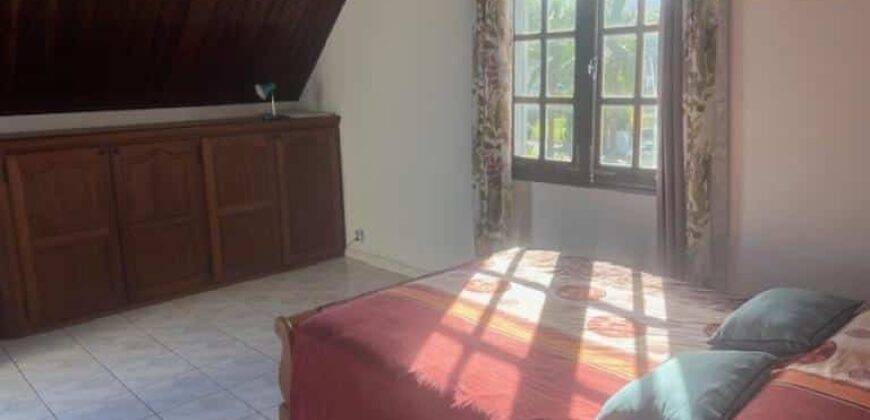 A louer une belle villa meublée de 140.60m2 avec jardin à Etang Salé