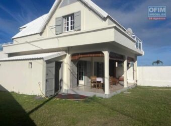 A louer une belle villa meublée de 140.60m2 avec jardin à Etang Salé