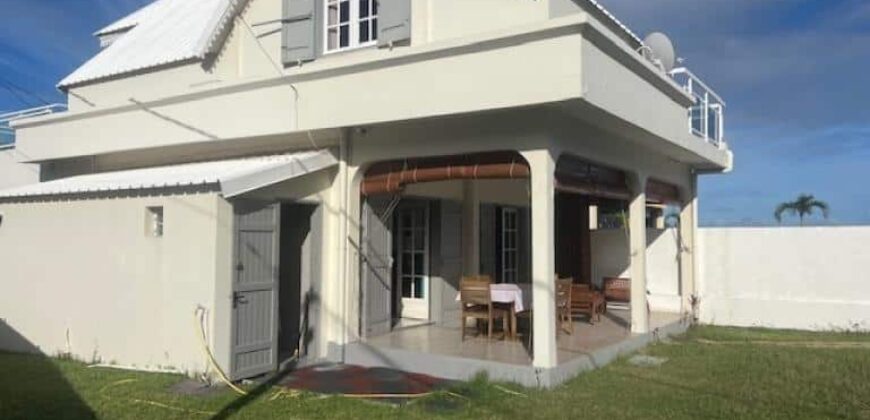 A louer une belle villa meublée de 140.60m2 avec jardin à Etang Salé