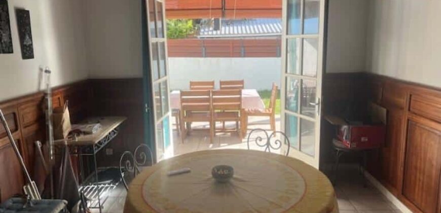 A louer une belle villa meublée de 140.60m2 avec jardin à Etang Salé
