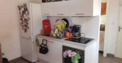 A louer un appartement T2 de 35,53 m² situé dans une petite résidence sécurisée au centre-ville des Avirons