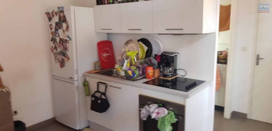 A louer un appartement T2 de 35,53 m² situé dans une petite résidence sécurisée au centre-ville des Avirons