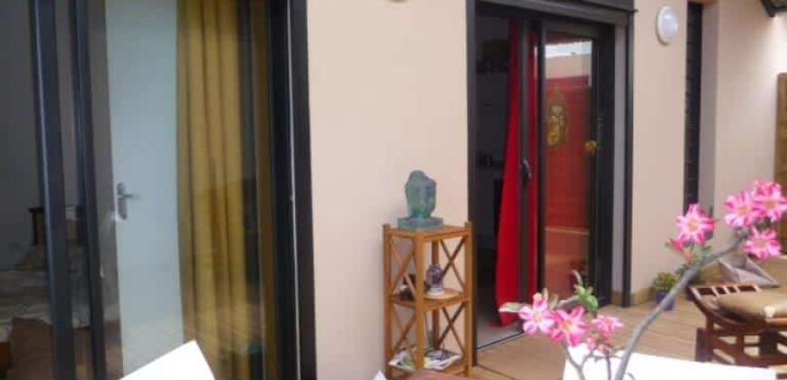 A louer un appartement T2 de 35,53 m² situé dans une petite résidence sécurisée au centre-ville des Avirons