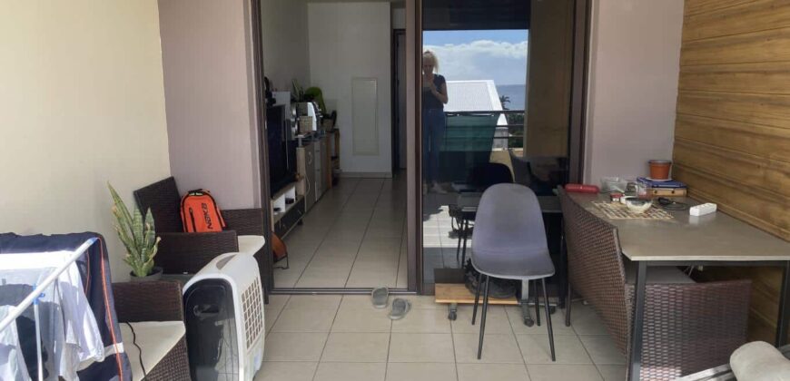 A vendre un appartement de type T3 offrant vue sue mer au centre ville de la Possession