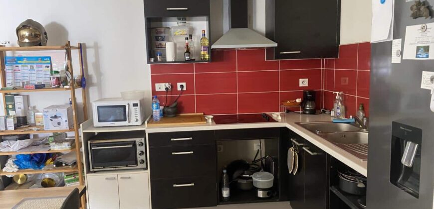 A vendre un appartement de type T3 offrant vue sue mer au centre ville de la Possession