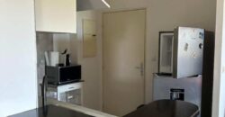 A louer appartement meublé de 38 m2 situé dans une résidence sécurisée à Bois D’olive
