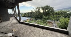 À vendre immeuble R+2 à finir avec locaux et logements situé à La Rivière Saint-Louis