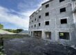 À vendre immeuble R+2 à finir avec locaux et logements situé à La Rivière Saint-Louis