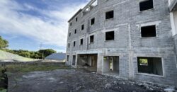 À vendre immeuble R+2 à finir avec locaux et logements situé à La Rivière Saint-Louis