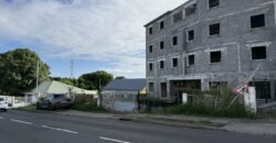 À vendre immeuble R+2 à finir avec locaux et logements situé à La Rivière Saint-Louis