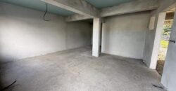 À vendre immeuble R+2 à finir avec locaux et logements situé à La Rivière Saint-Louis