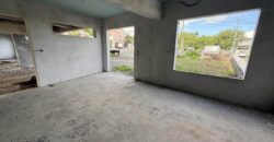 À vendre immeuble R+2 à finir avec locaux et logements situé à La Rivière Saint-Louis