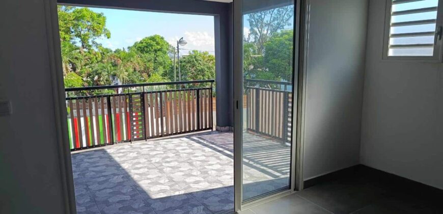 A vendre un immeuble neuf de 367 m2 composé de 5 appartements situé à Saint Louis