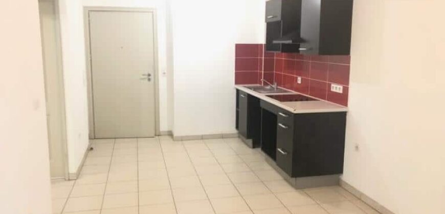 A louer un appartement T2 de 43.88m2 avec varangue et terrasse à Sainte Clotilde