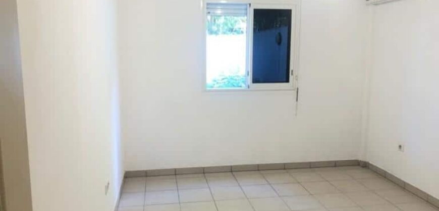 A louer un appartement T2 de 43.88m2 avec varangue et terrasse à Sainte Clotilde