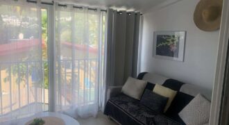 A louer un charmant appartement meublé à proximité des commodités à Saint Gilles les Bains