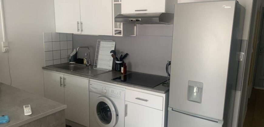 A louer un charmant appartement meublé à proximité des commodités à Saint Gilles les Bains