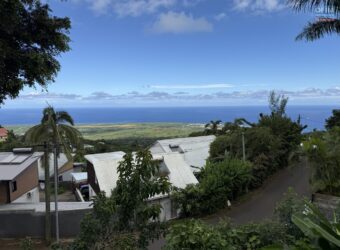 A vendre une charmante villa de type F3+ avec vue imprenable sur mer et montagne aux Avirons
