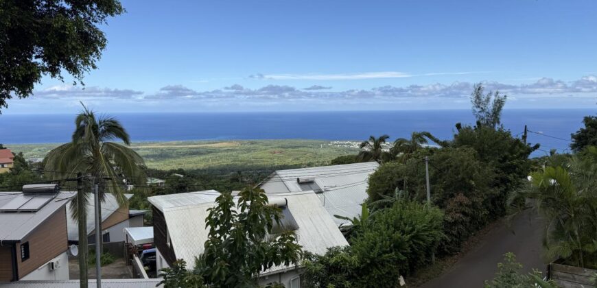 A vendre une charmante villa de type F3+ avec vue imprenable sur mer et montagne aux Avirons