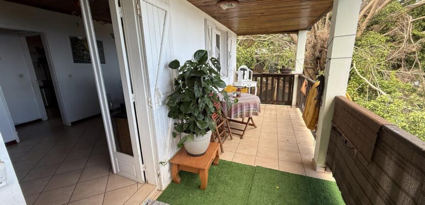 A vendre une charmante villa de type F3+ avec vue imprenable sur mer et montagne aux Avirons