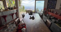 A vendre une belle villa d’architecte F6 avec dépendance F3 et piscine située aux Avirons à proximité du centre-ville