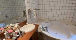A vendre une belle villa d’architecte F6 avec dépendance F3 et piscine située aux Avirons à proximité du centre-ville