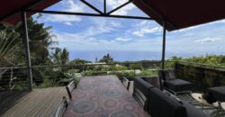 A vendre une belle villa d’architecte F6 avec dépendance F3 et piscine située aux Avirons à proximité du centre-ville