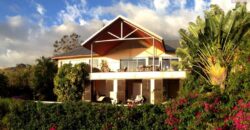 A vendre une belle villa d’architecte F6 avec dépendance F3 et piscine située aux Avirons à proximité du centre-ville