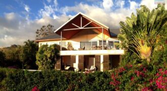 A vendre une belle villa d’architecte F6 avec dépendance F3 et piscine située aux Avirons à proximité du centre-ville